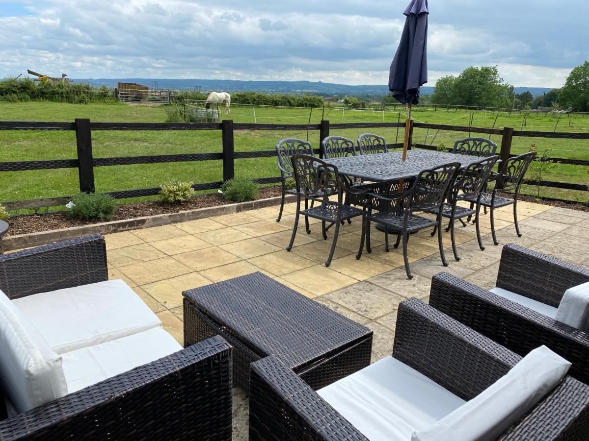 Rew Farm Country & Equestrian Accommodation - Sunrise Lodge Melksham Extérieur photo