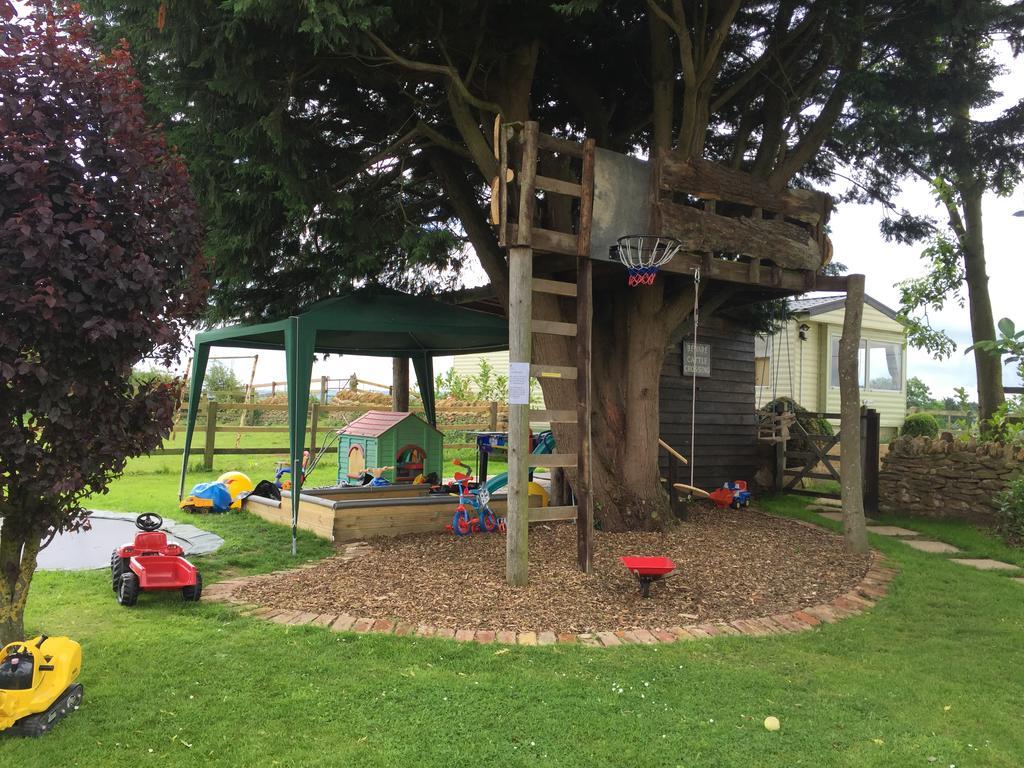 Rew Farm Country & Equestrian Accommodation - Sunrise Lodge Melksham Extérieur photo